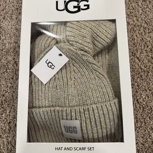 Uggs Hat and scarf set